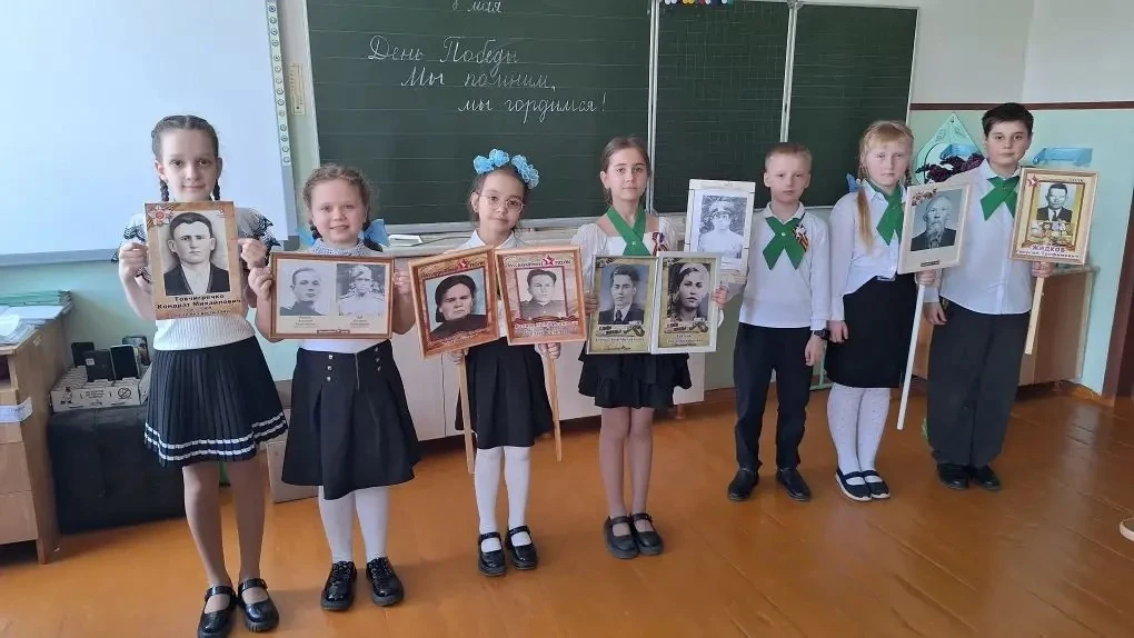 «Бессмертный полк» в каждом классе: память живет в наших сердцах 🎖️  В преддверии Дня Победы в нашей