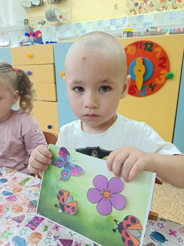 🐛🌼Даже когда за окном дождь, наши маленькие воспитанники не сидят без дела! Сегодня они вместе с п