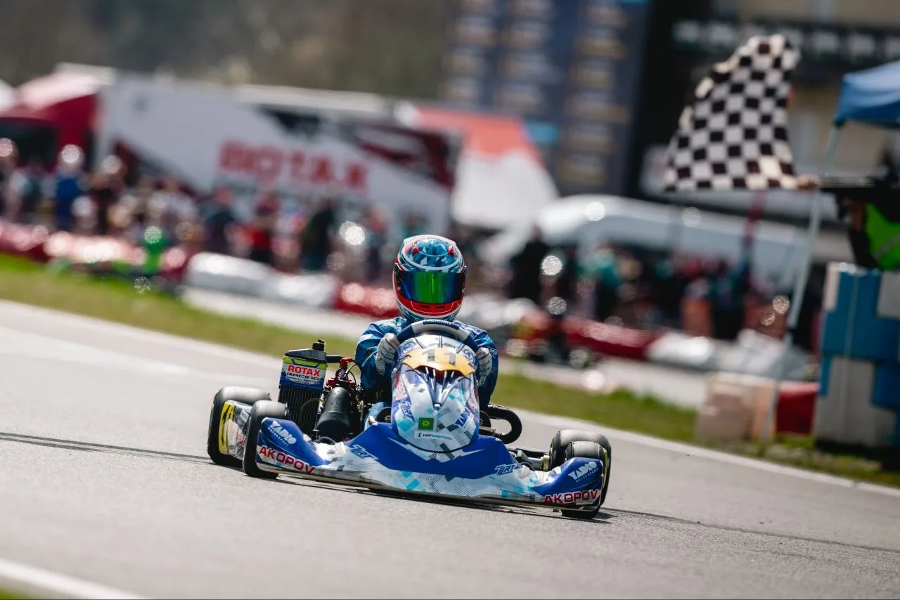 Скорость в крови! Тройной триумф нашего семиклассника! 🏎️🏆  Пока мы учимся, наш ученик 7 класса поко