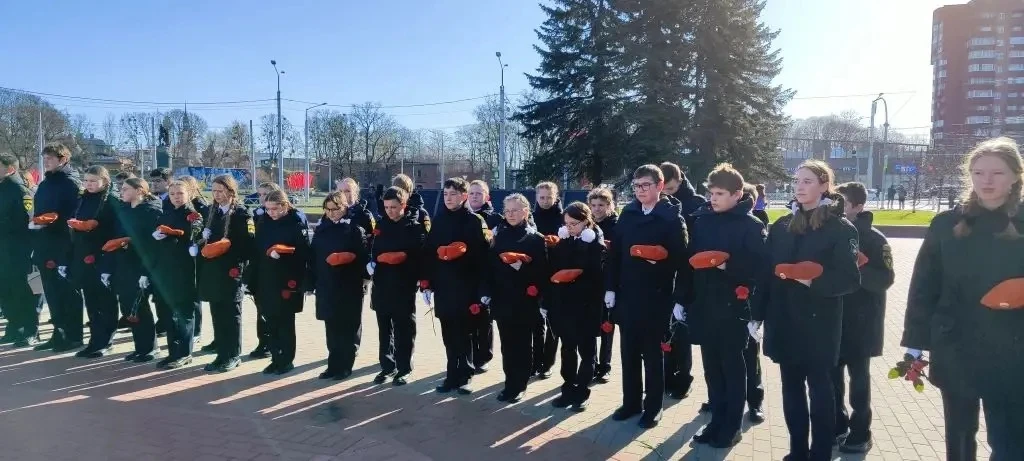 День штурма Кёнигсберга  Обучающиеся нашей школы приняли участие в торжественном возложении цветов к