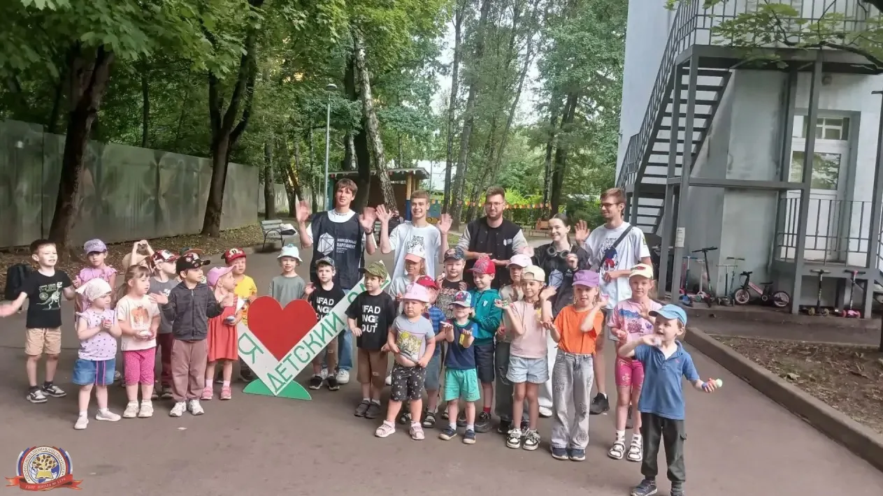 Звонкое лето, наполненное улыбками!

☀️В нашем дошкольном отделении прошёл яркий мастер-класс «Звонк