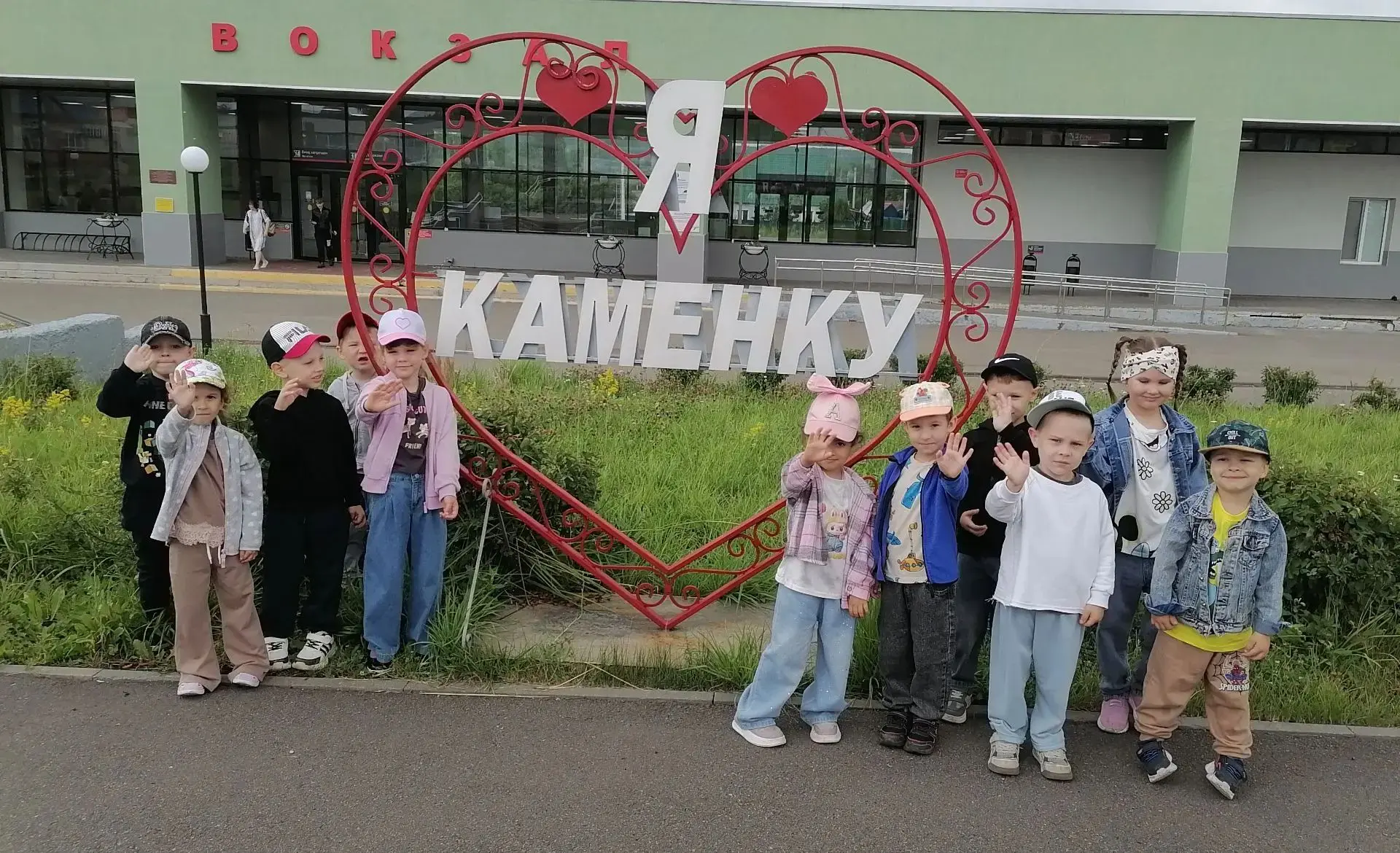 #детскийсад3каменка💯#НеделяКрайРодной
🌳🇷🇺 Воспитанники старшей группы "Ромашка" (ул. Болгарская,