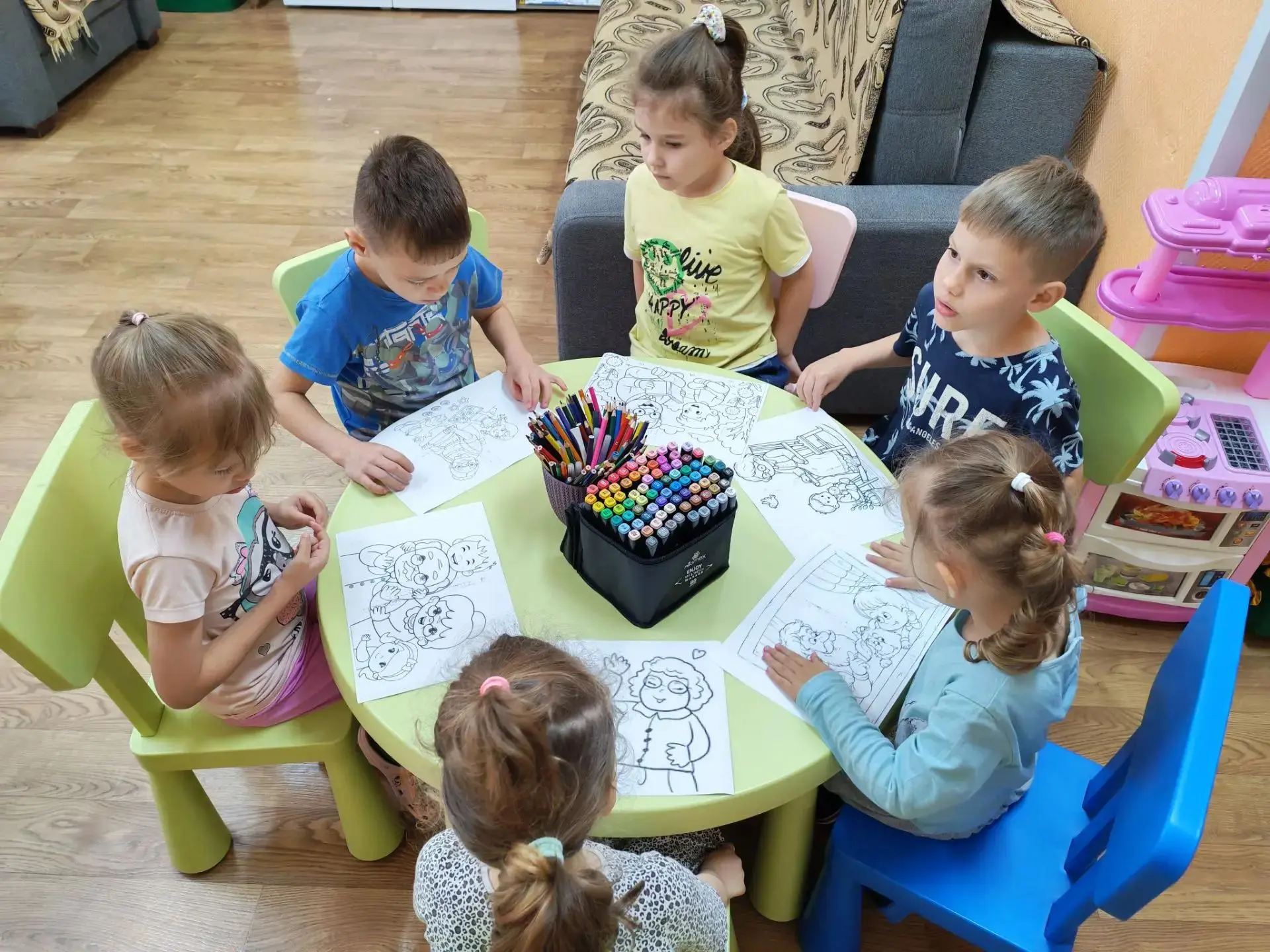🗓29.08.2026 г. в ГКУ СО "СРЦН Нижнесергинского района" прошёл час художественного твор...