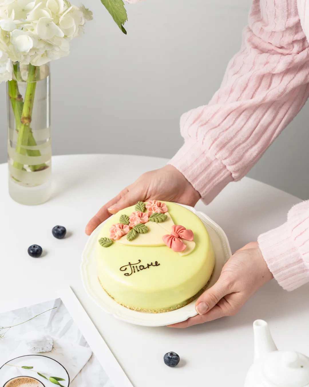 Танюши, для вас! 😍  Чтобы поздравить любимых Татьян и поддержать студентов, наши торты переоделись в