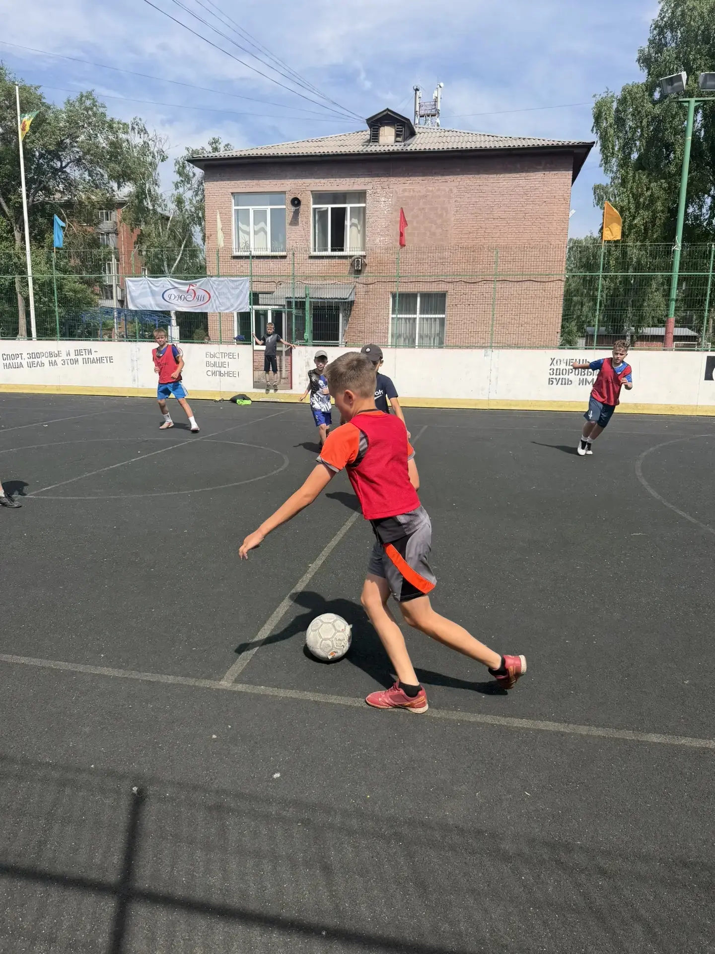 ⚽️ Каникулы — не повод расслабляться!

Команда «Дружина» "ДЮСШ №5"   продолжает интенсивные трениров