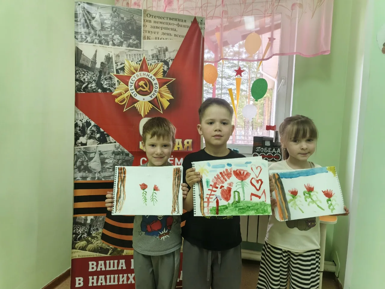 В старшей группе «Улыбка» прошло занятие по рисованию на тему «Красная гвоздика — симво...