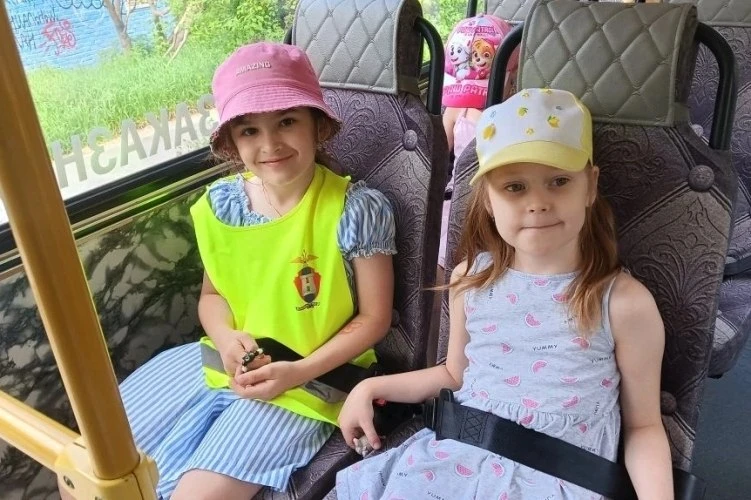 Ребята из старшей и подготовительной групп нашего детского сада посетили Северский театр для детей и