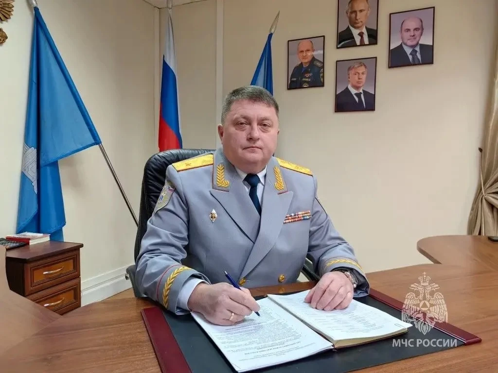 ⚪ Поздравление начальника Главного управления Михаила Осокина с Днем России!
 
Уважаемые коллеги, жи