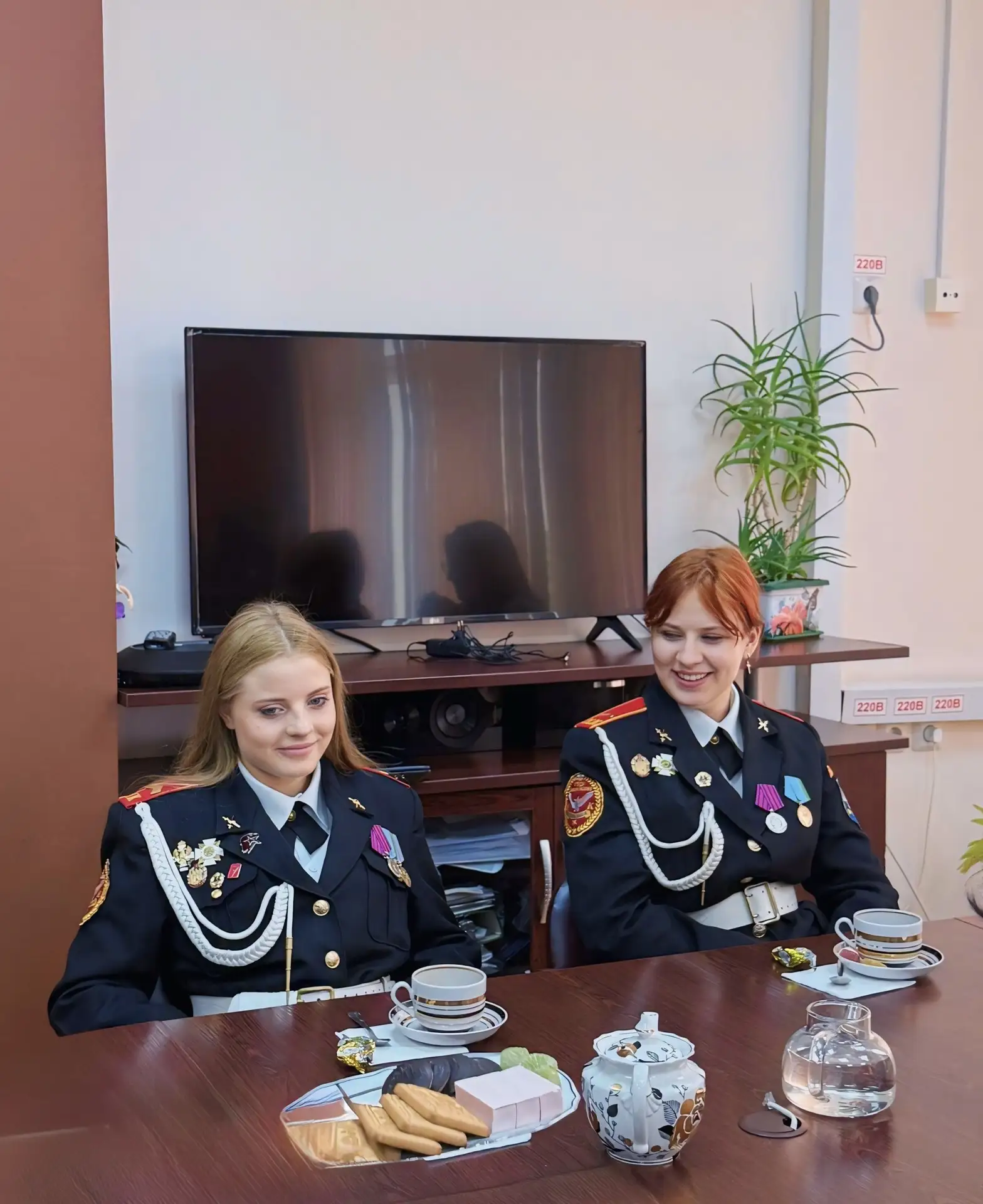 Торжественная точка: последний в этом году «Завтрак с директором» 🎓🍽️  Сегодня прошёл заключительный