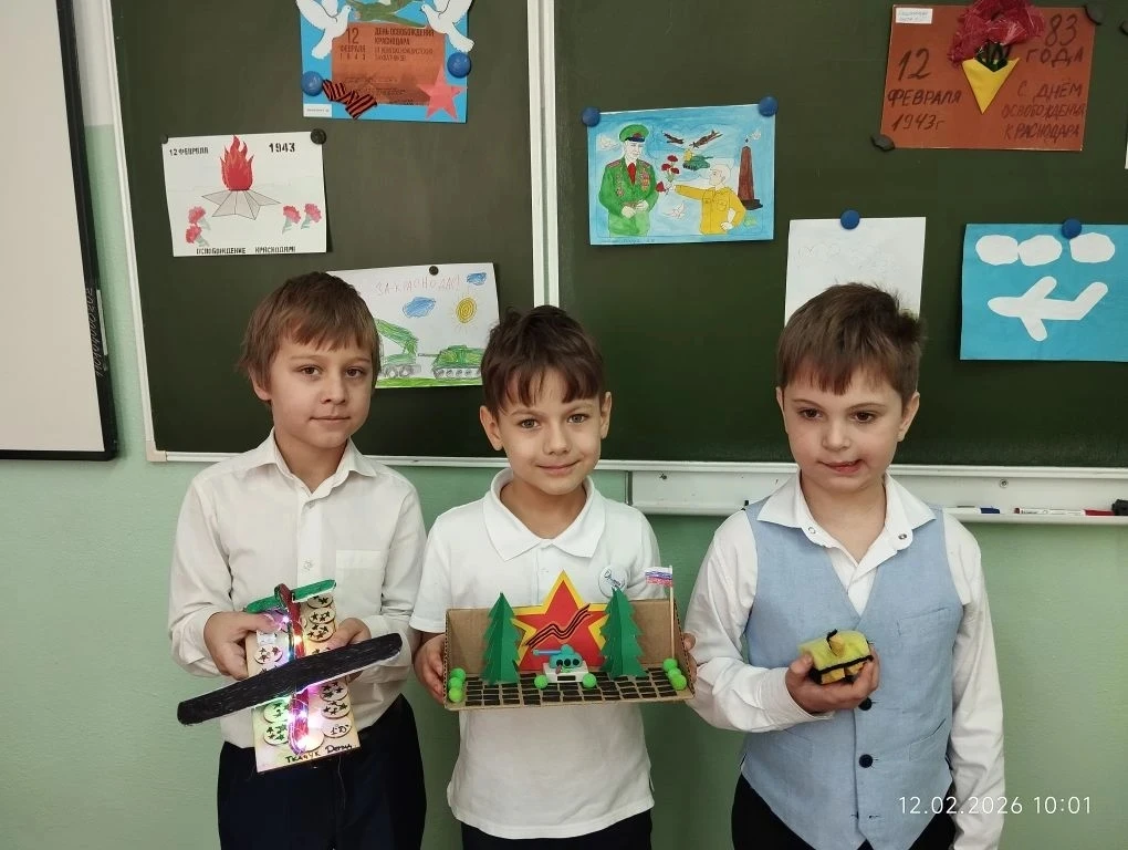 В начальной школе прошли конкурсы рисунков и поделок, посвященные 83-ей годовщине освобождения город