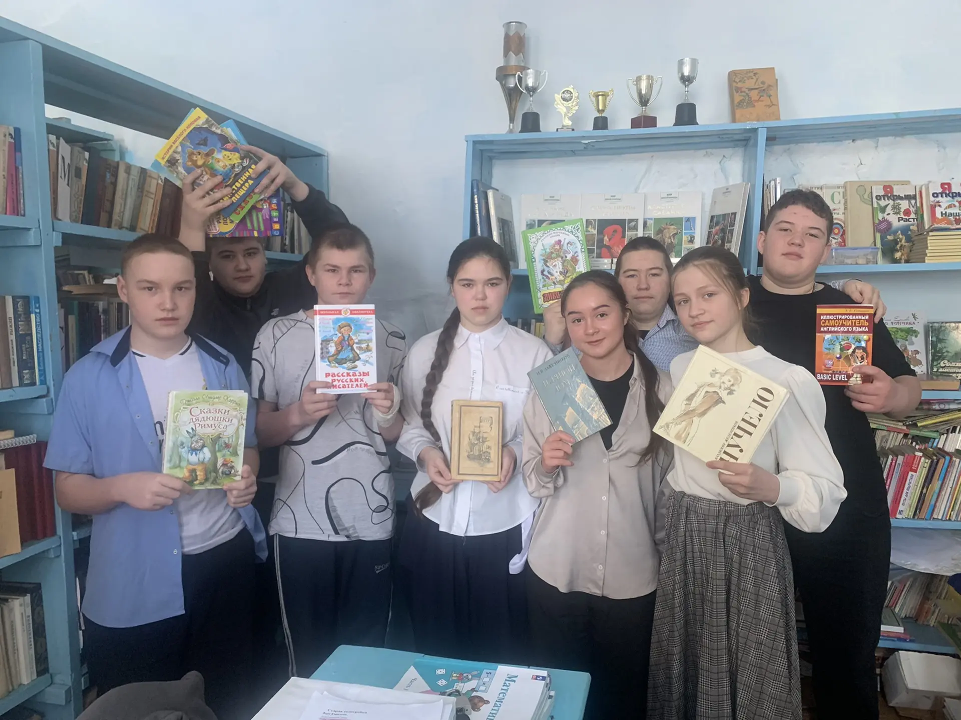 Ребята 8 класса 16.02 и 17.02 провели акцию «Добрые дела». Принесли книги  из дома и преподнесли в п