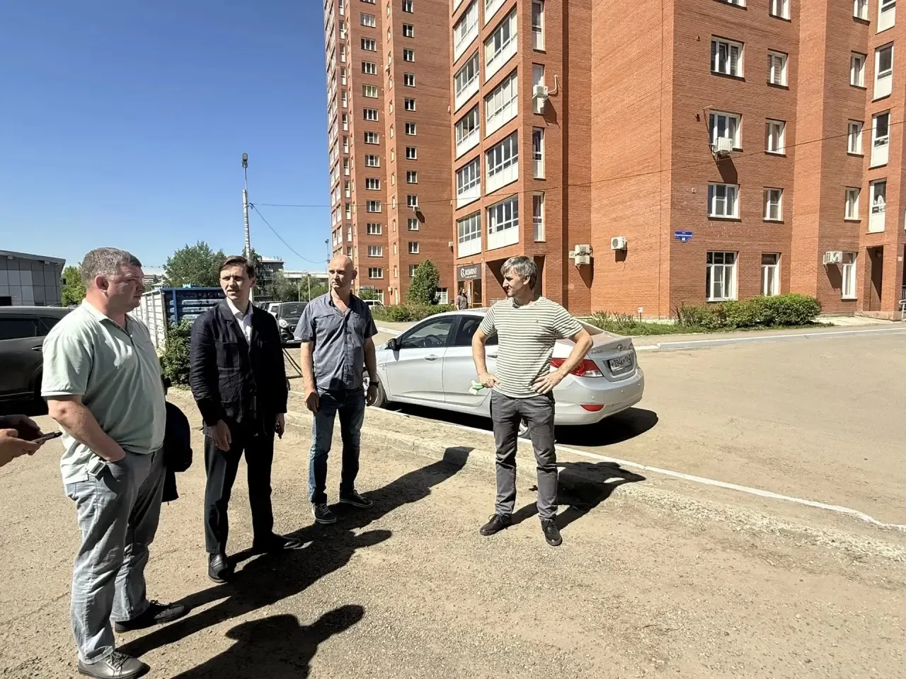 Провёл выездную встречу на Судостроительной — с представителями УДИБ, администрации рай...
