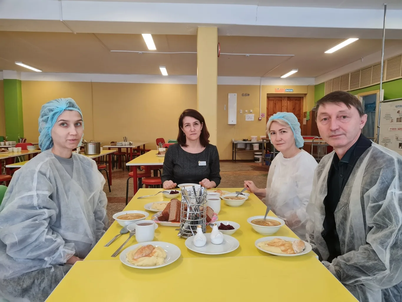 В чебоксарских школах и детских садах продолжается проведение родительского контроля за организацией