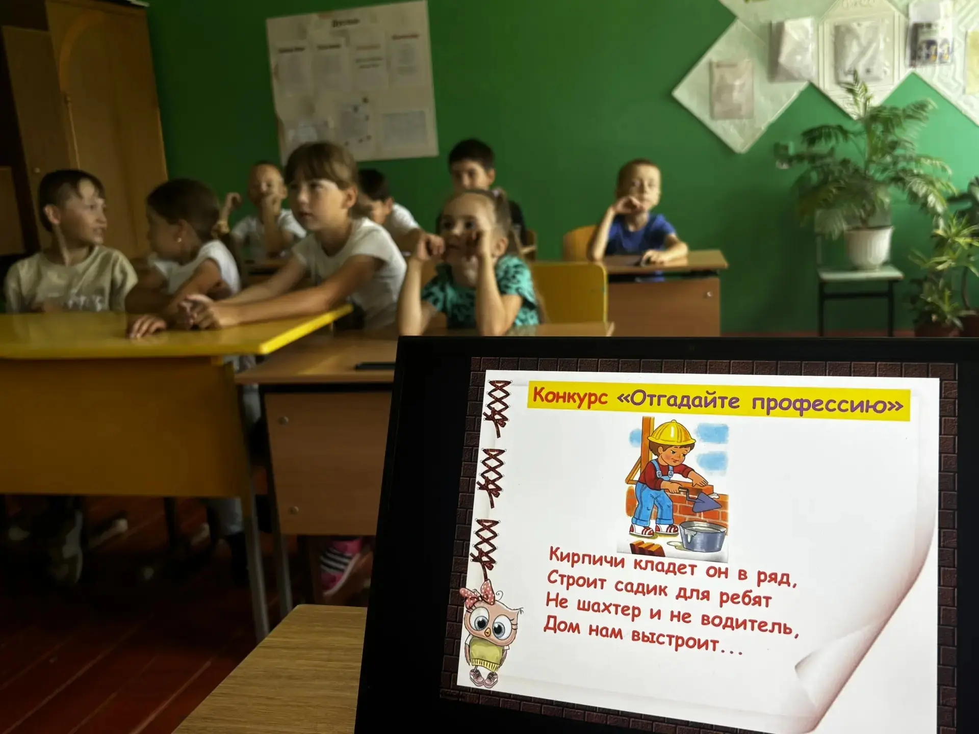 Лагерьның 16 нчы көне "Белем нуры" исеме астында узды. Балалар төрле һөнәрләр белән таныштылар, "Һөн