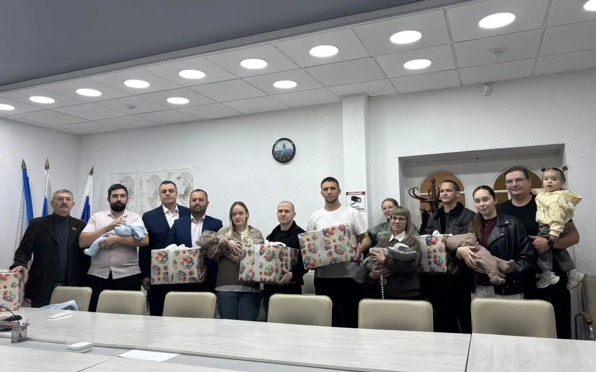 🎁 ЕЩЕ ШЕСТЬ СЕМЬЕЙ ИЗ СРЕДНЕУРАЛЬСКА ПОЛУЧИЛИ ПОДАРКИ В ЧЕСТЬ РОЖДЕНИЯ ДЕТЕЙ