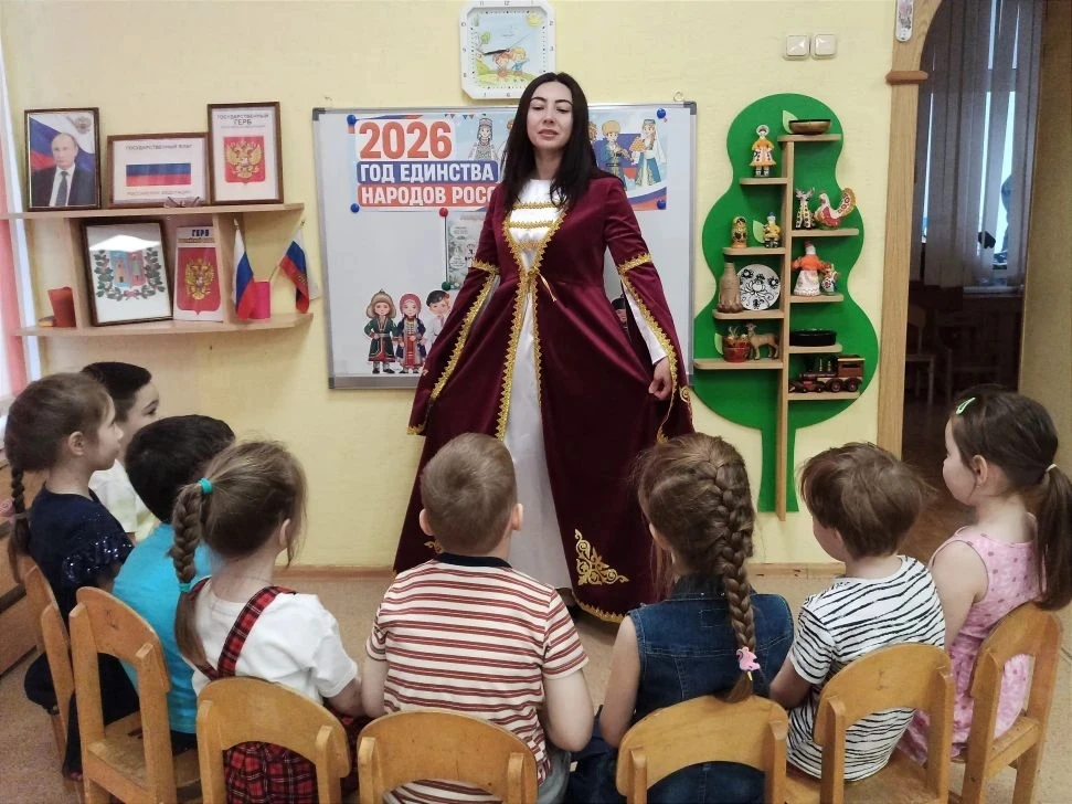 В рамках Года единства народов России в старшей группе №23 прошло тематическое событие ...