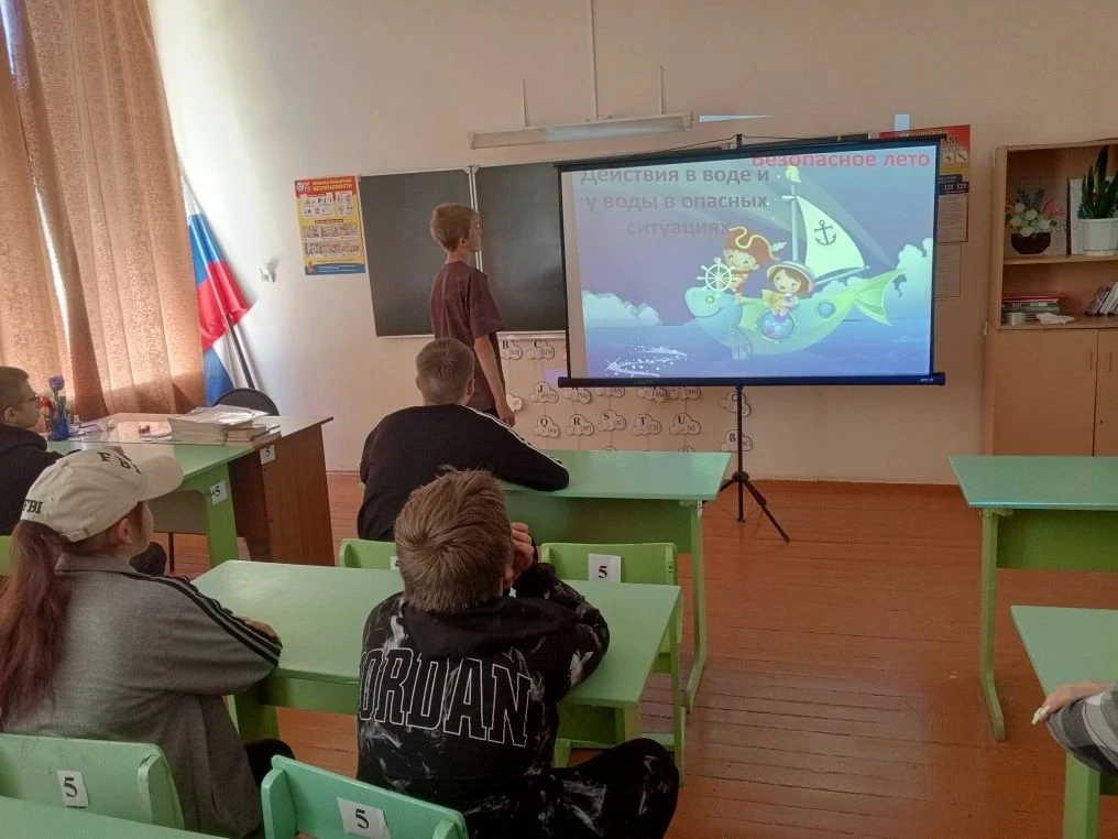 Сегодня в нашей  школе прошло необычное занятие. Вместо скучных лекций — яркая интерактивная презент