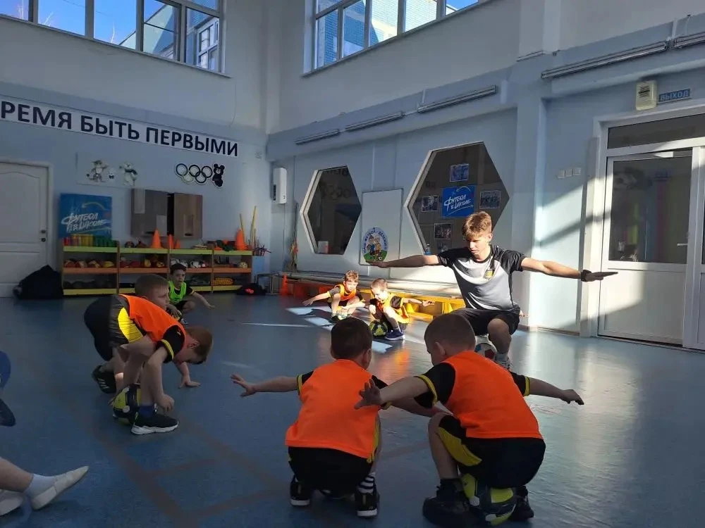Нашим ребятам невероятно повезло! 🔥

Возможность тренироваться и получать советы от действующего сп