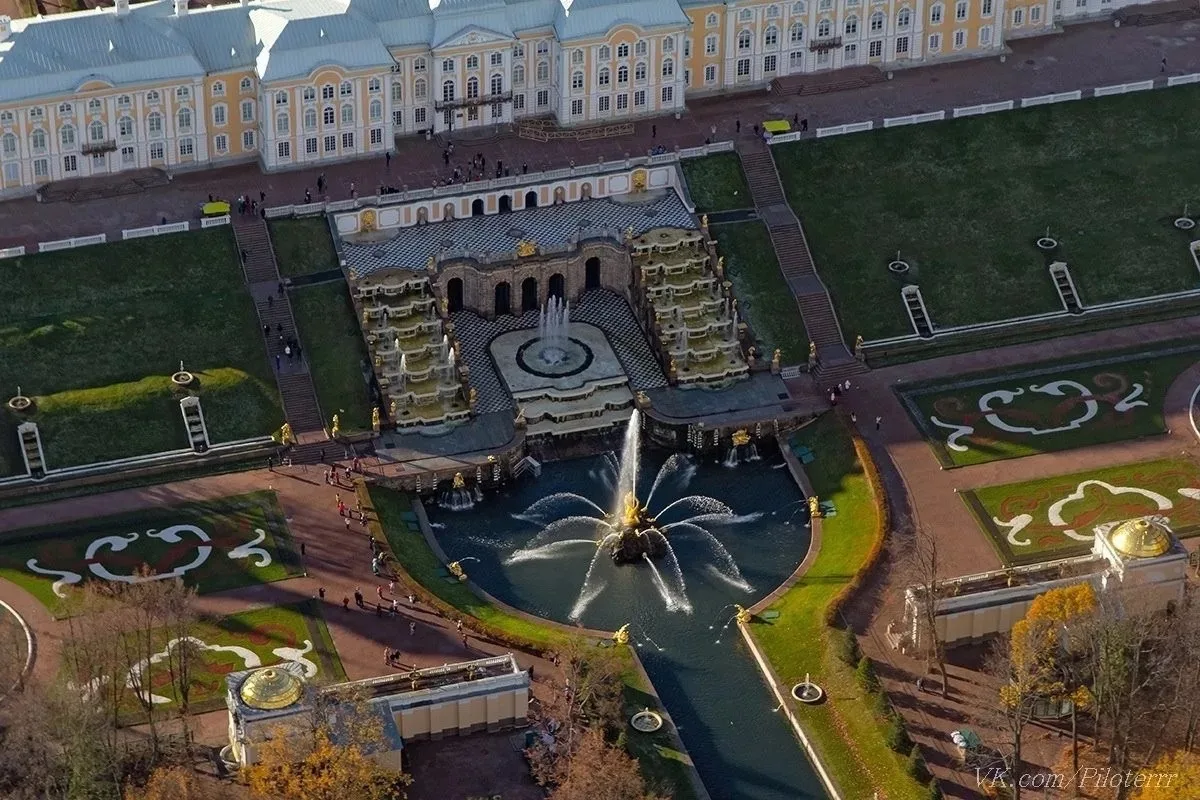 ⛲️ Симфония воды и камня: 20 августа 1721 года в Петергофе состоялся первый пуск знамен...