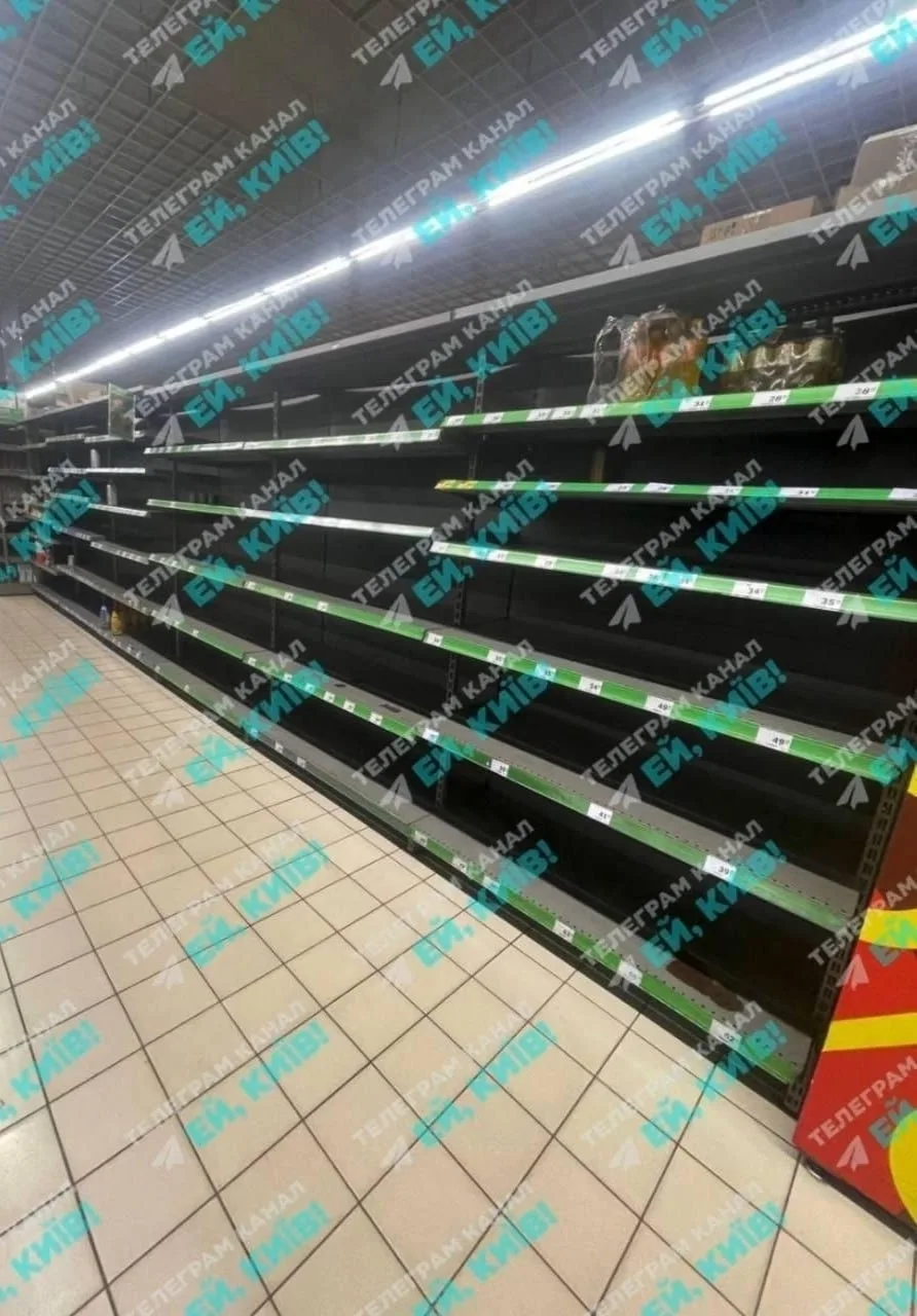 ❗️В Киеве в сетевых магазинах полностью опустели полки с продуктами