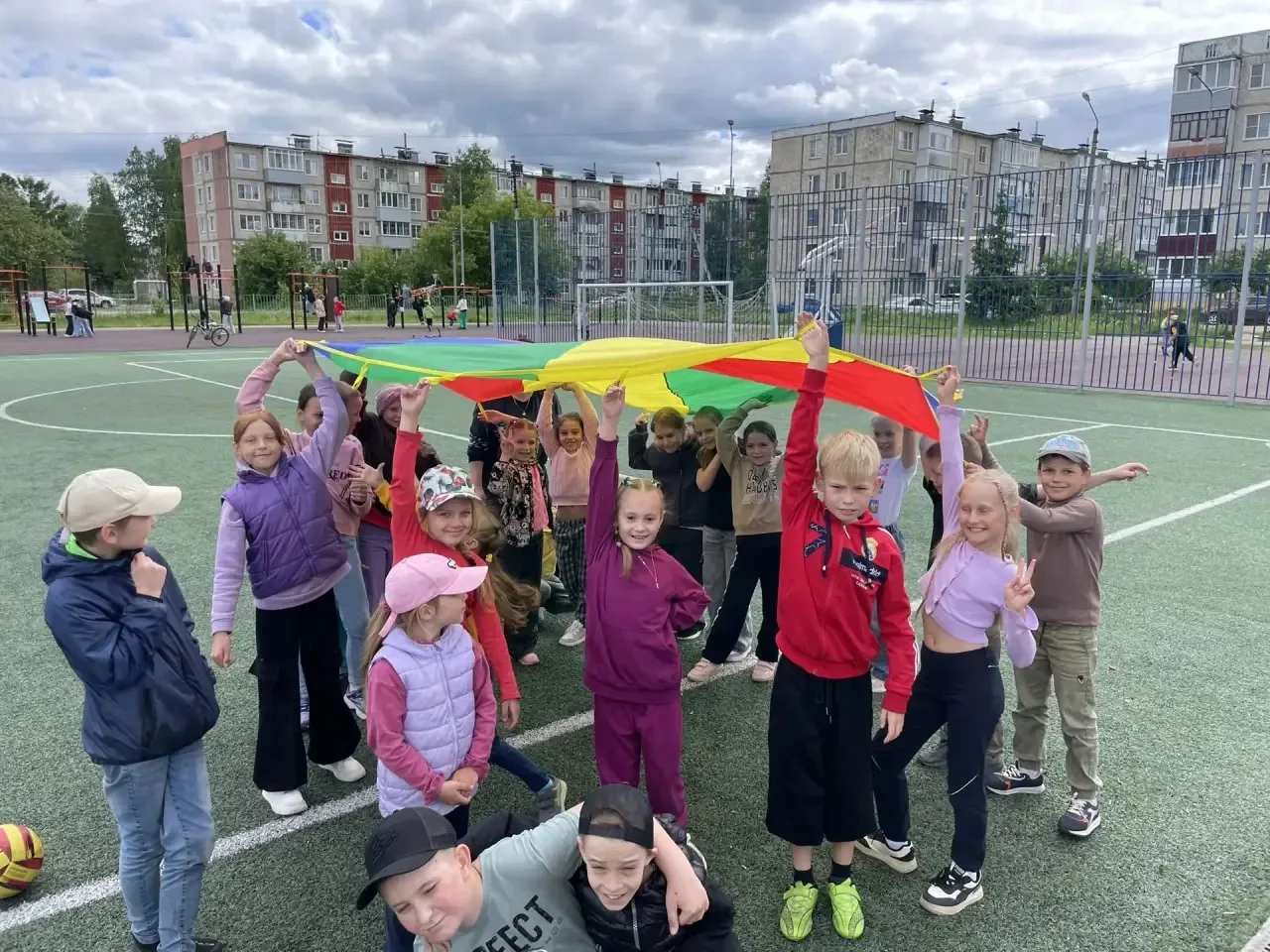 🌈 Второй день в школьном лагере прошёл просто волшебно! 🌈
День был расписан по минутам, и скучать 