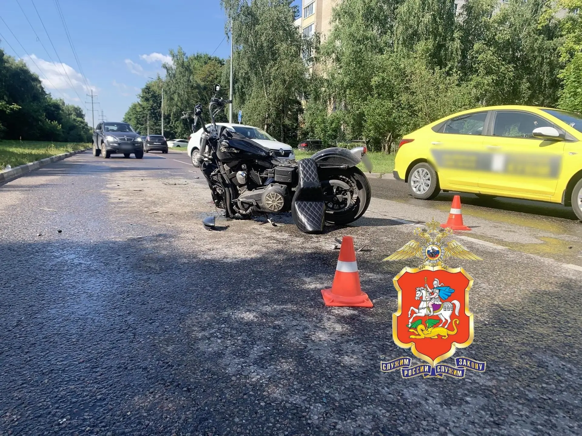В соседней Балашихе произошло столкновение легковушки и мотоцикла, которое привело к ги...
