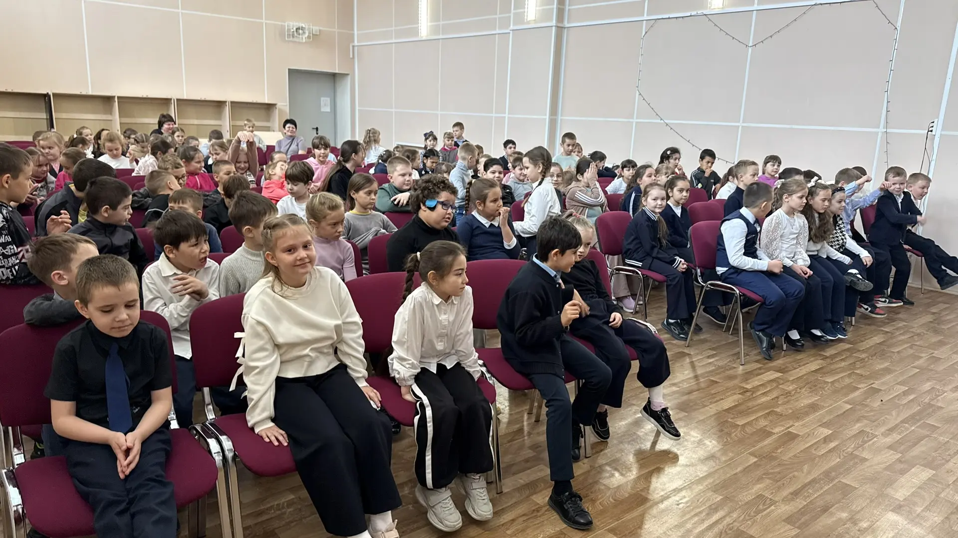 🌊 Эко-урок в формате спектакля  15 апреля в нашей школе прошло необычное мероприятие для учеников на