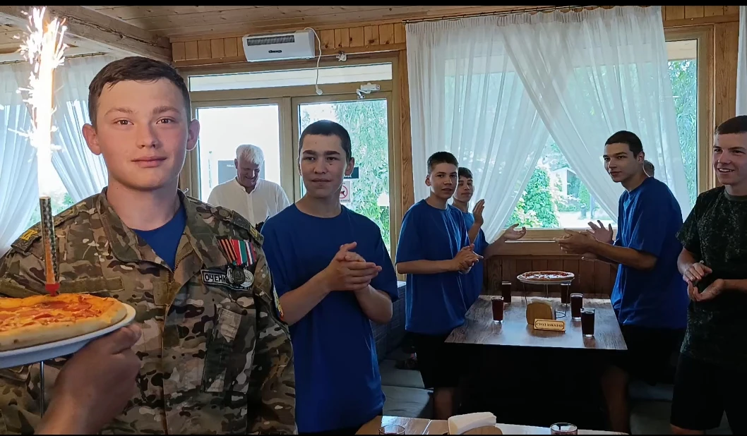 В День России воспитанник Раифского СУВУ Максим Оченков отметил 16-летие

12 июня, в День России, в 