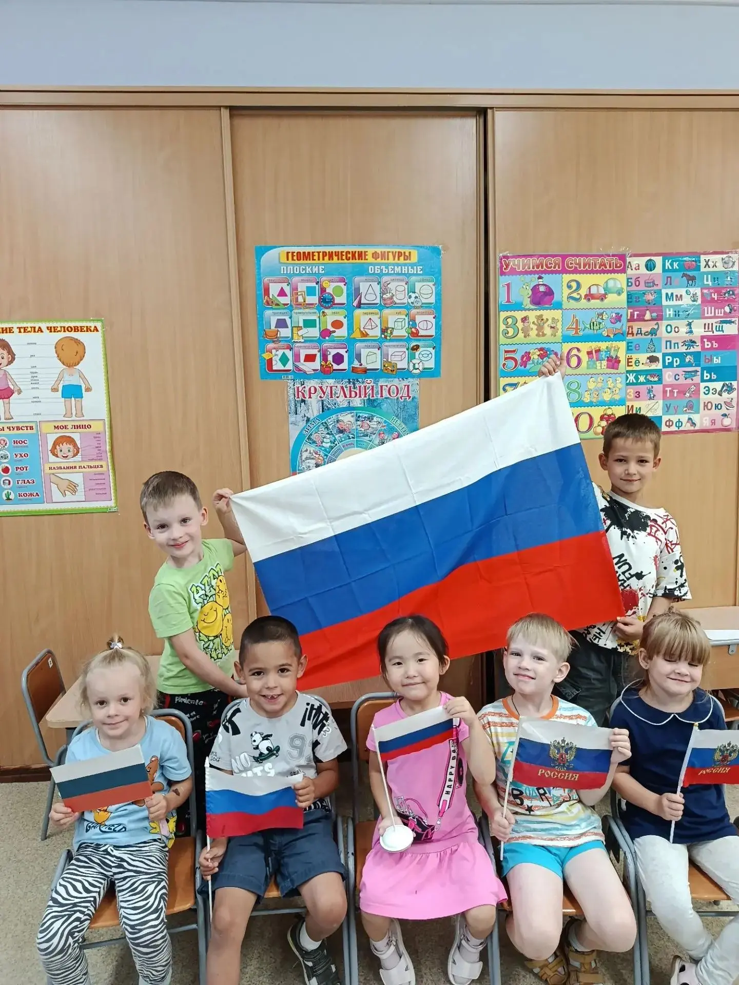 А в группе «Капельки» состоялось особенное событие: ребята смогли увидеть и рассмотреть...