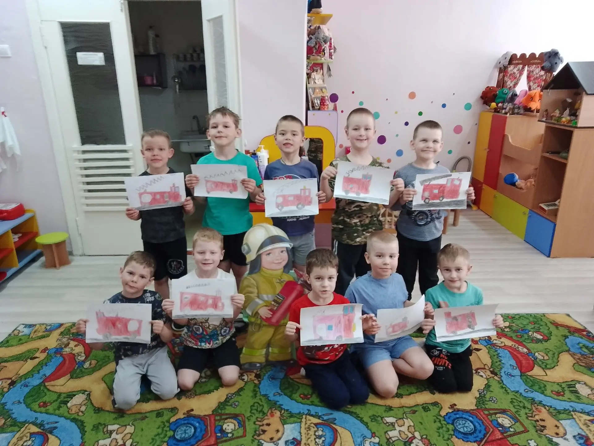В старшей группе нашего детского сада прошло тематическое занятие, приуроченное ко Дню пожарной охра