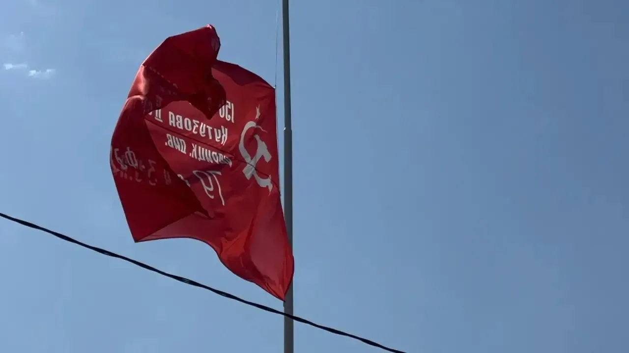 В рамках Всероссийской акции «Знамя Победы» ребята из Дома Юнармии Тарусской школы № 1 имени Героя Р