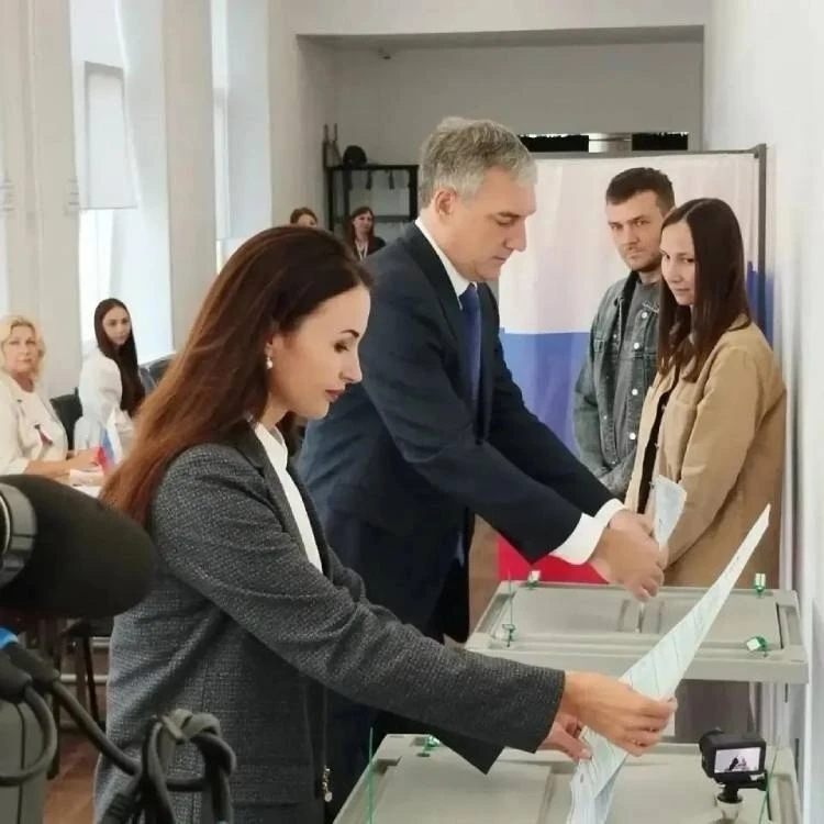 Руководители городов и округов Амурской области проголосовали в первый день выборов. 🗳️✅