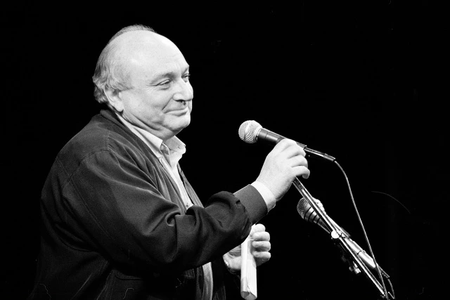 "Ум - это не эpyдиция, не умение влезть в любую беcеду, нaобоpот, или, кaк cкaзaл один пpемьеp, отню