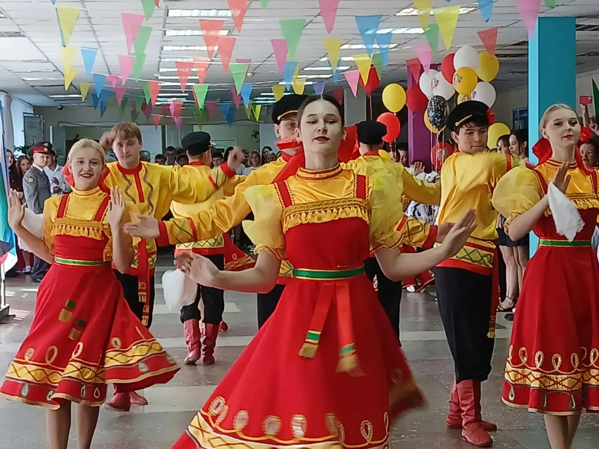 🎉 Праздник продолжается! День знаний — в ритме танца! 🎉