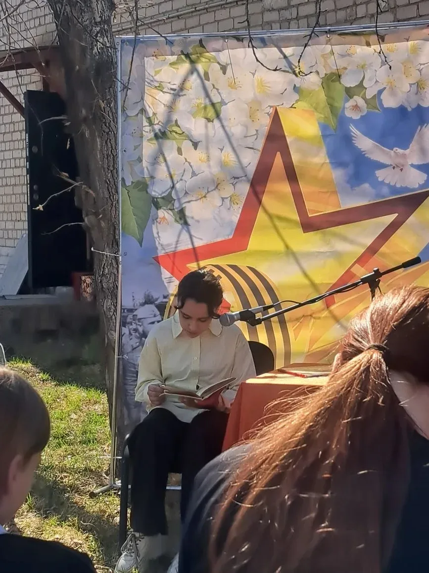В этот же день в акции «Читальня под открытым небом. Читаем про войну», проведённой спе...