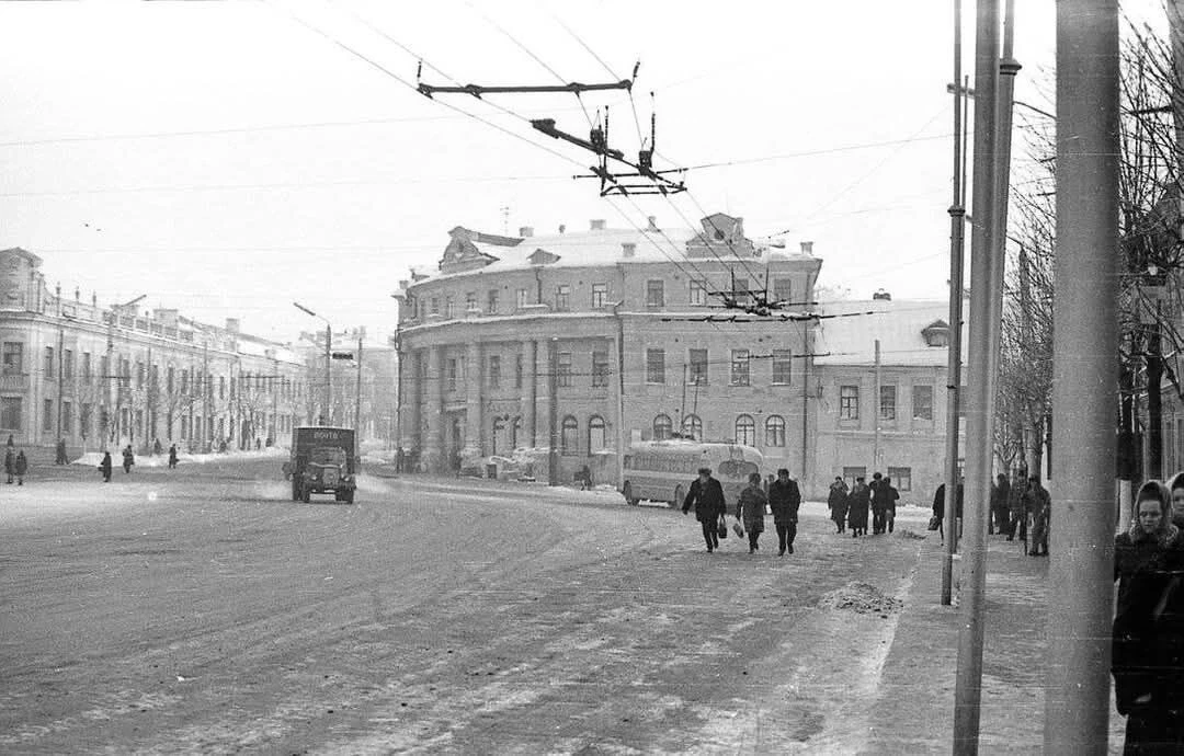 ◼ Магазин "Урожайный" на площади Ленина в Калуге в 1975 году. Фото: В.Волхонский
