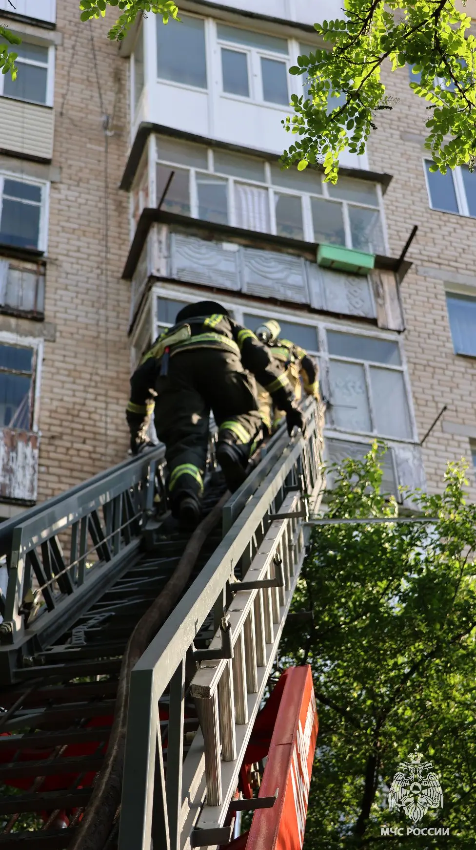 ❗В Мелитополе ликвидировали возгорание на балконе многоэтажного дома  На место оперативно прибыли ог
