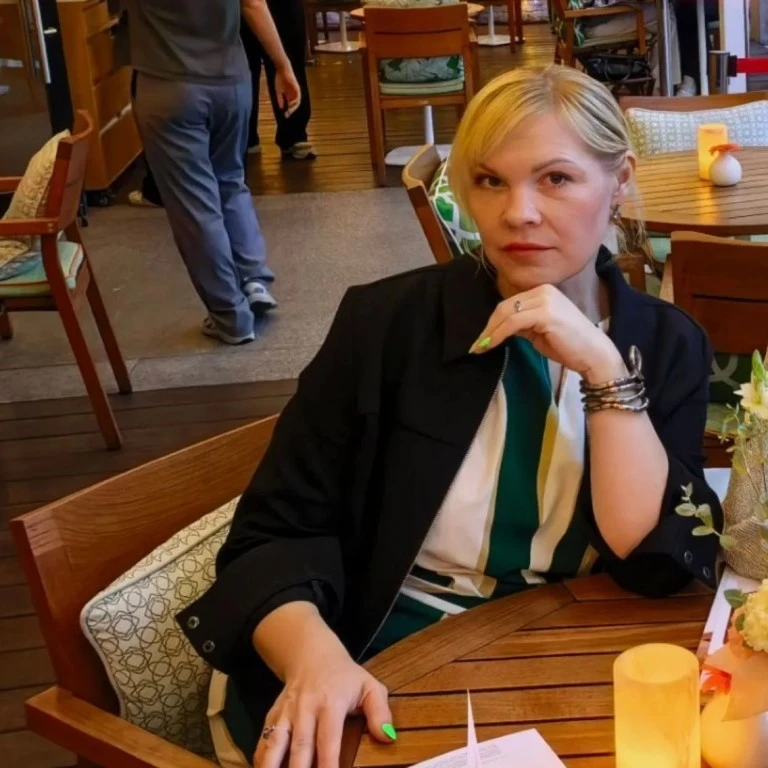 👧 Елена, 47