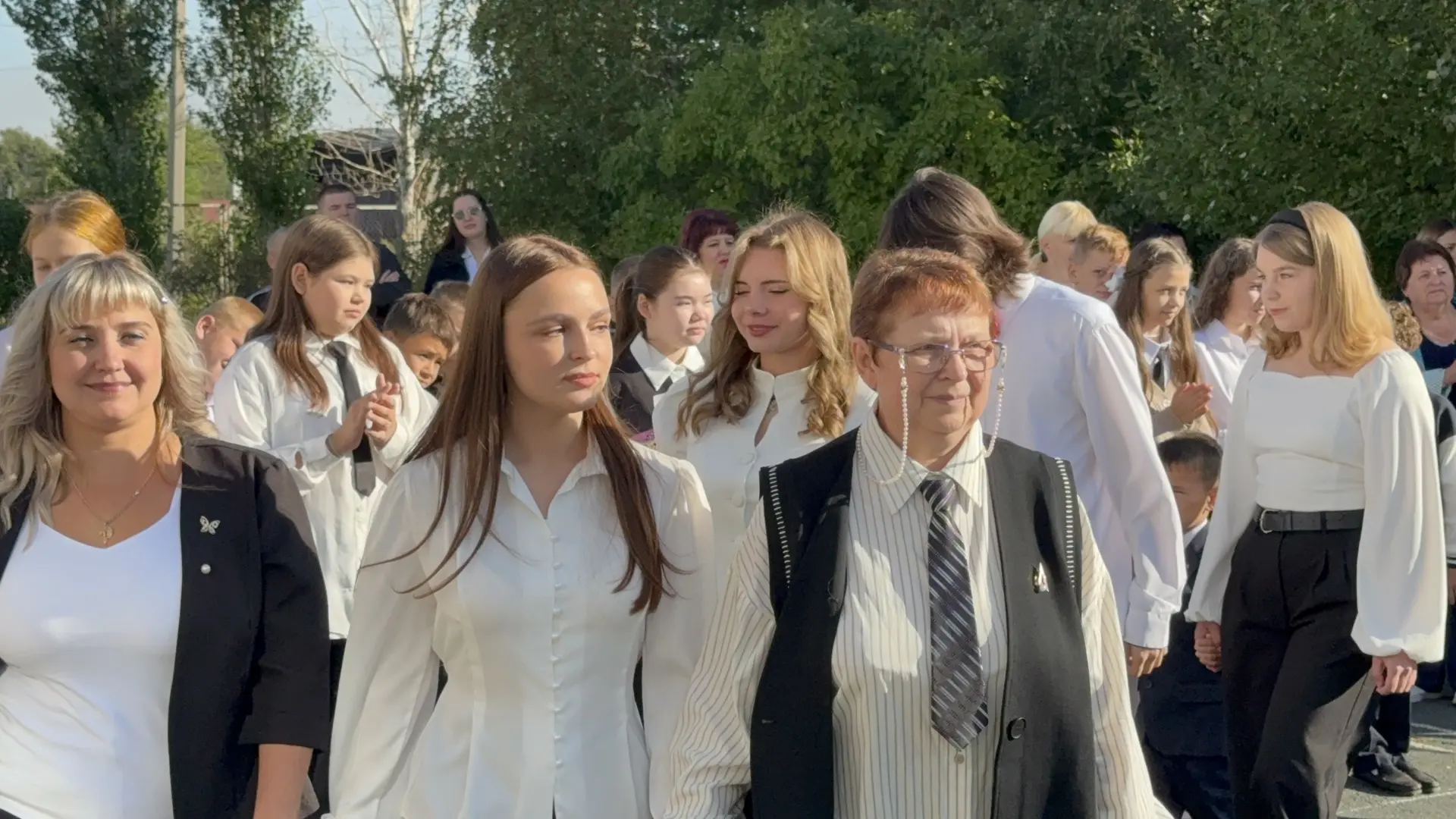 Поздравляем всех с Днем знаний! Пусть этот учебный год принесет только положительные эм...