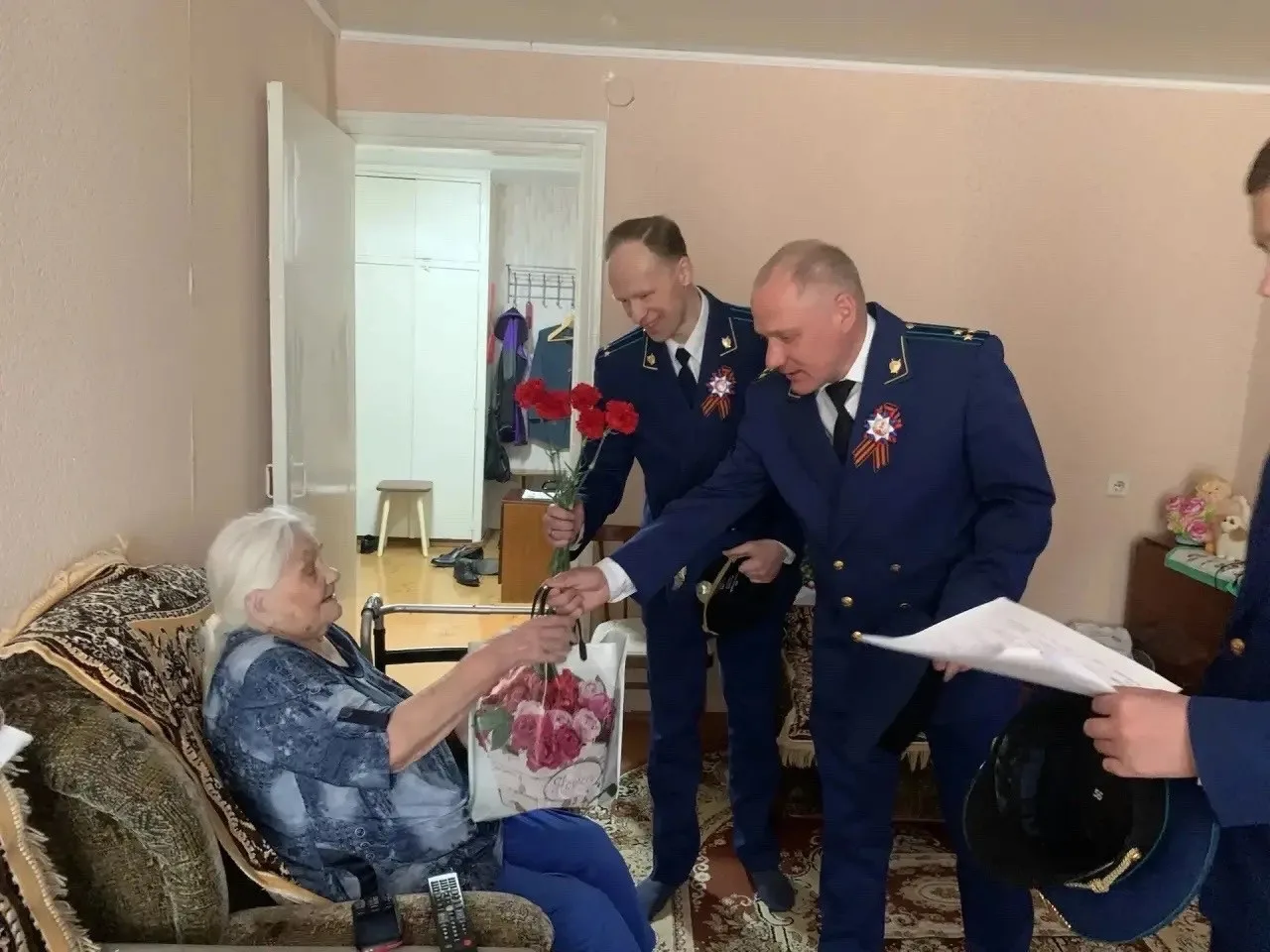 В рамках празднования 81-й годовщины со Дня Победы в Великой Отечественной войне сотрудники прокурат