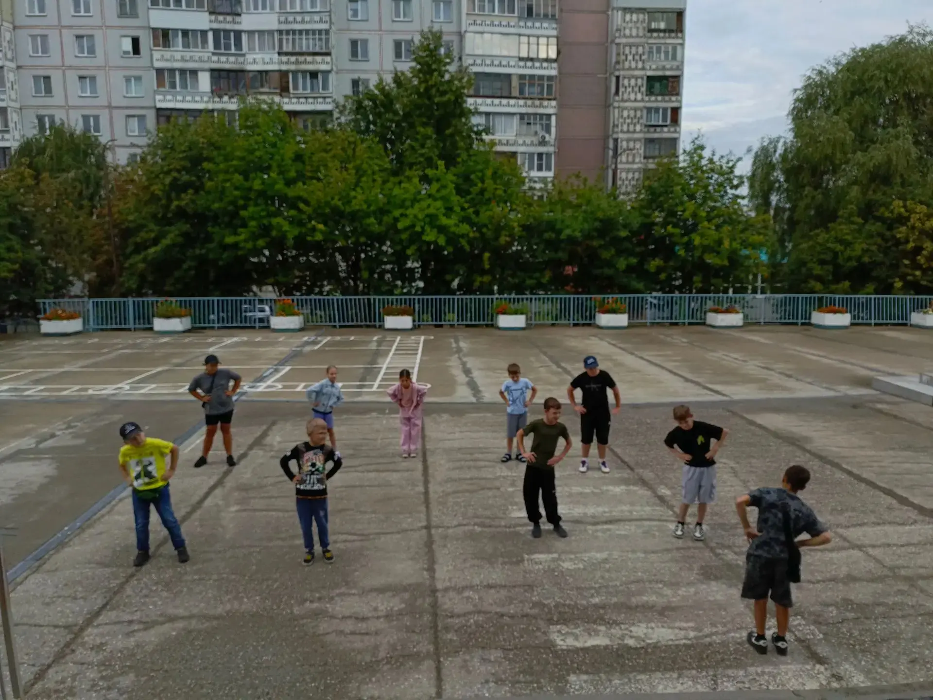 ☀️ День начинается с зарядки — и это лучший старт! ☀️

В нашем летнем лагере утро всегда начинается 