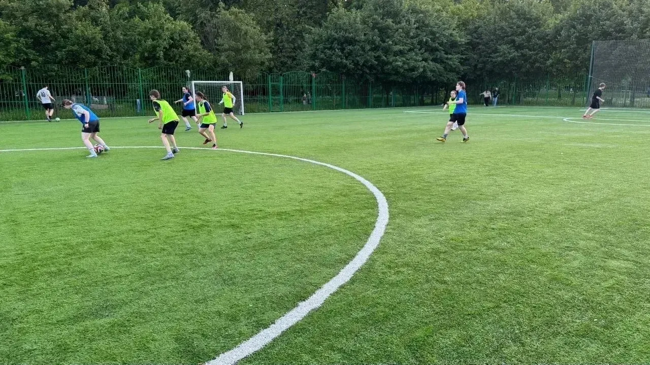 ⚽ На спортивном стадионе Центра спорта Центрального района состоялся турнир по футболу среди женских