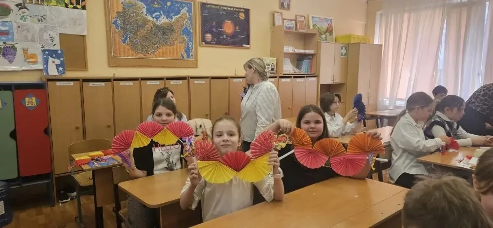 🎎 Сегодня учащиеся 4-х классов погрузились в атмосферу Востока! 🐉  Ребята с большим интересом создав
