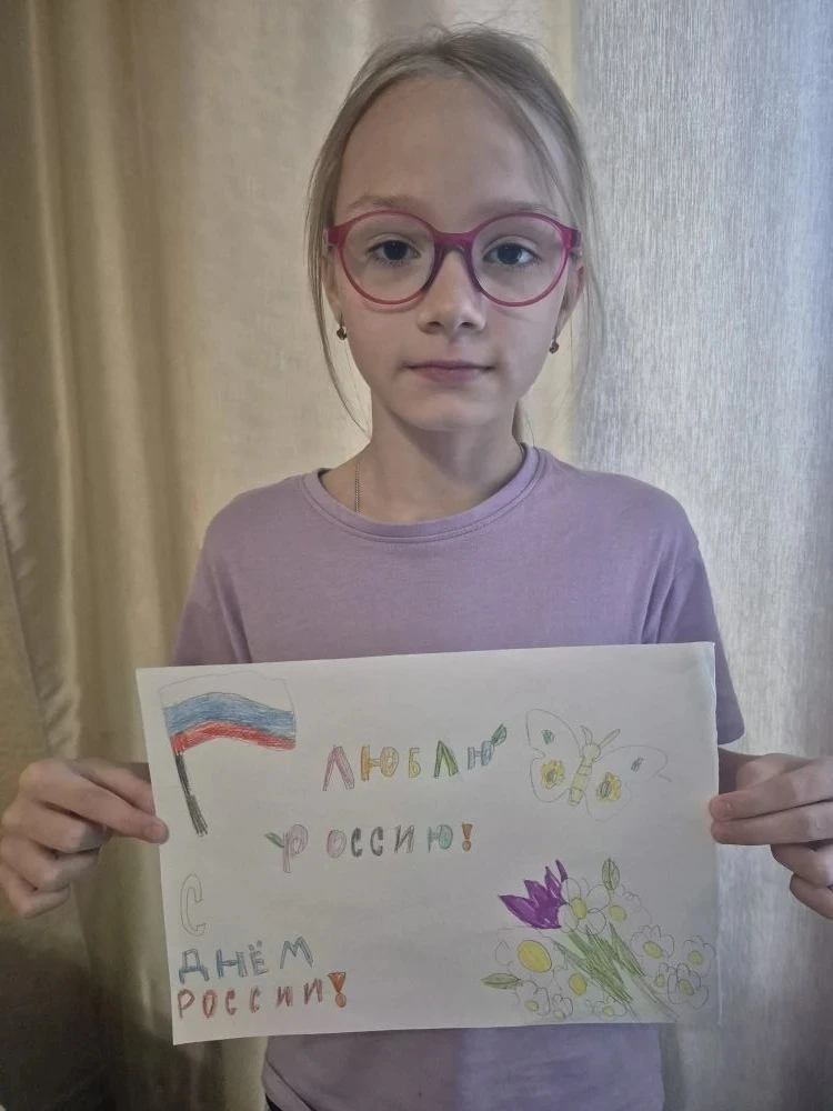 🇷🇺В нашей школе прошла  онлайн - выставка детских рисунков , посвященная Дню России!
🎨Юные художн