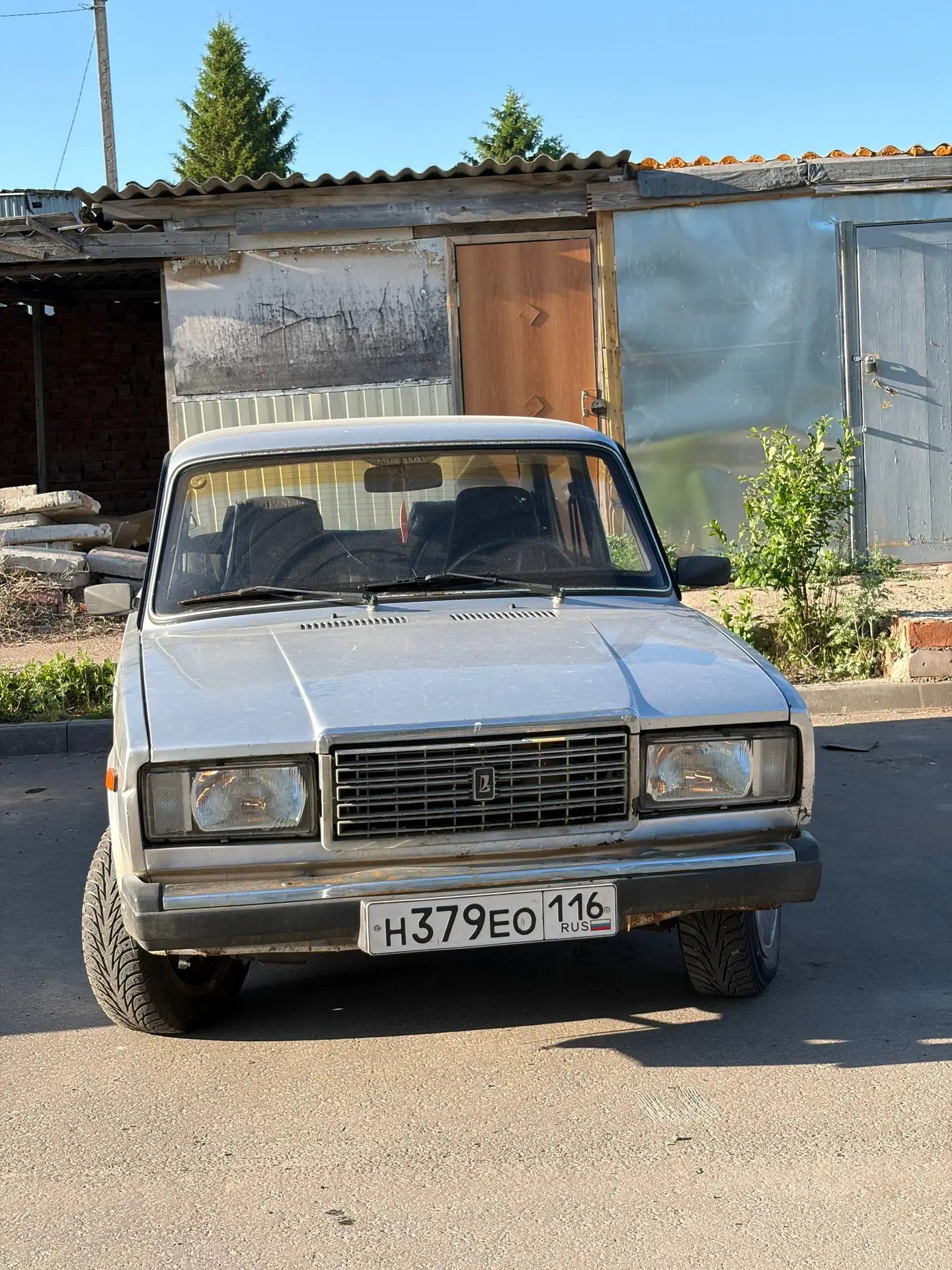 В продаже ВАЗ 2107! 
2011 год, инжектор 
1 владелец
78.000 пробег
Кузов на фото, дно хорошо, пороги 