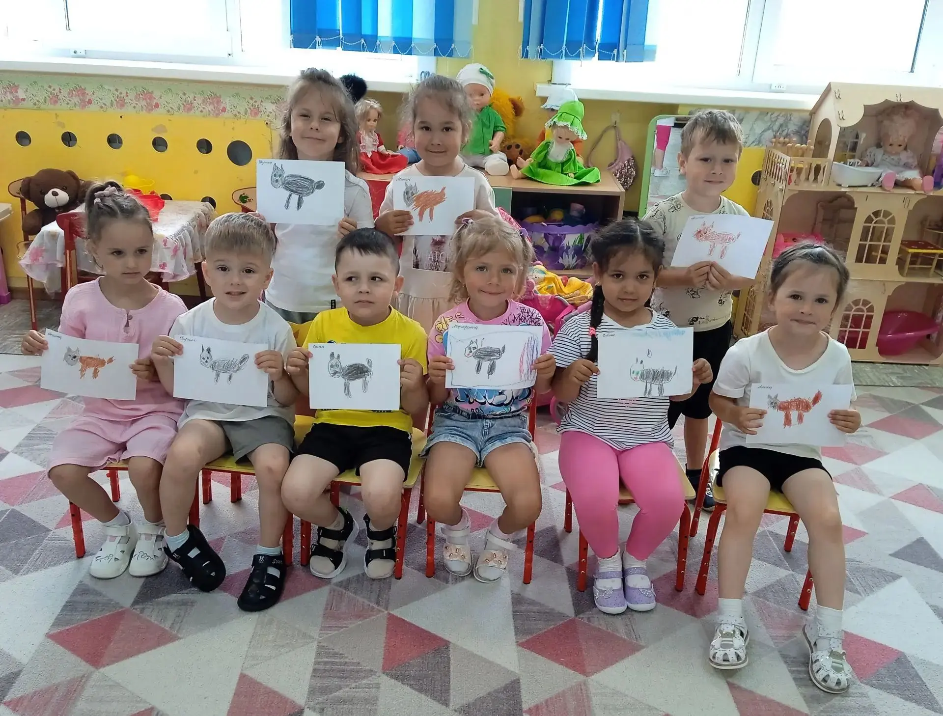 💥 "Домашних животных я очень люблю! 
Кормлю, играю, гуляю, 
Собаку и кошку свою берегу. 
Своими дру