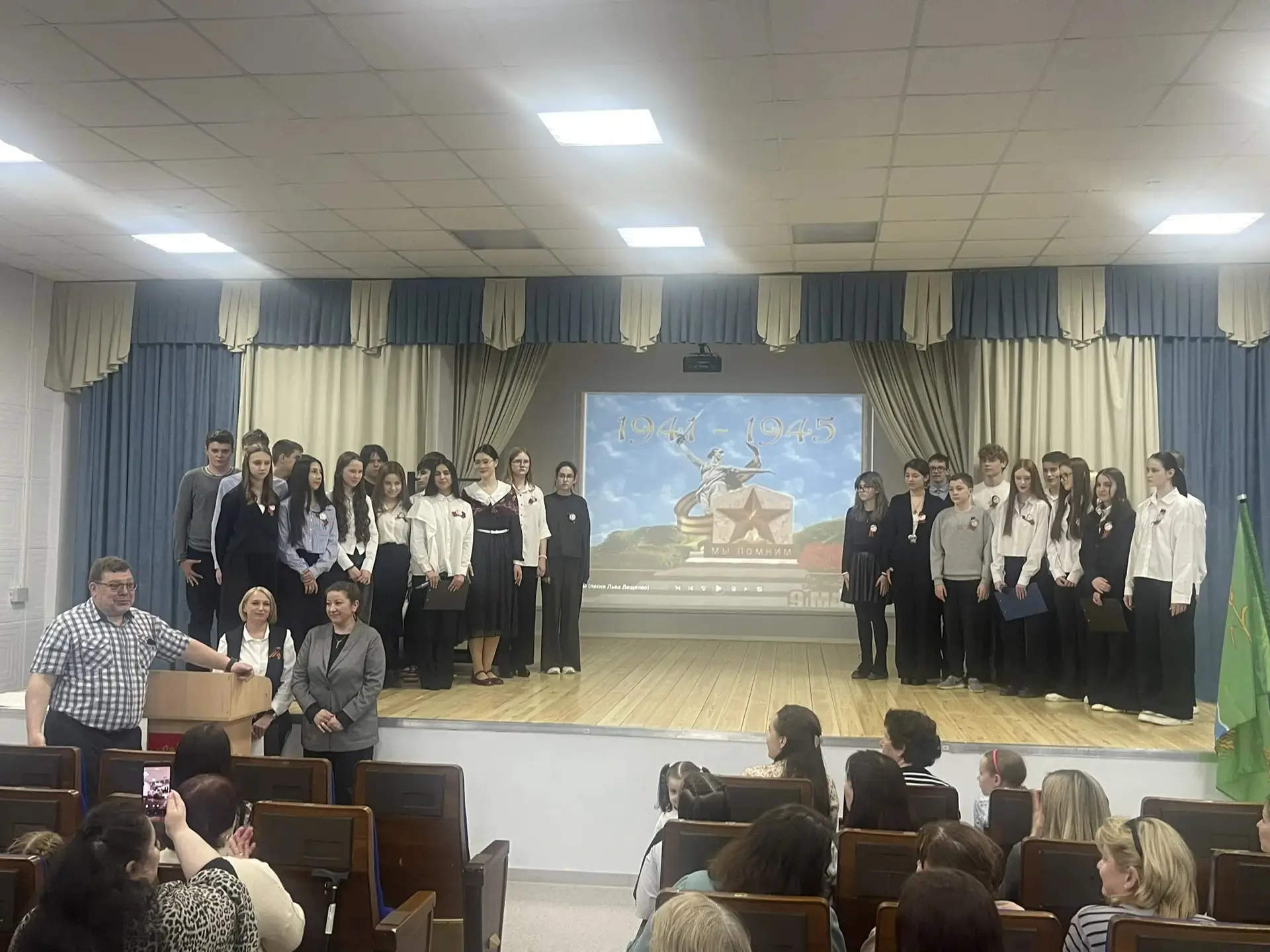 В преддверии праздника Победы в  8 "Б" классе ( учитель Барышникова О.В.) состоялся необычный открыт