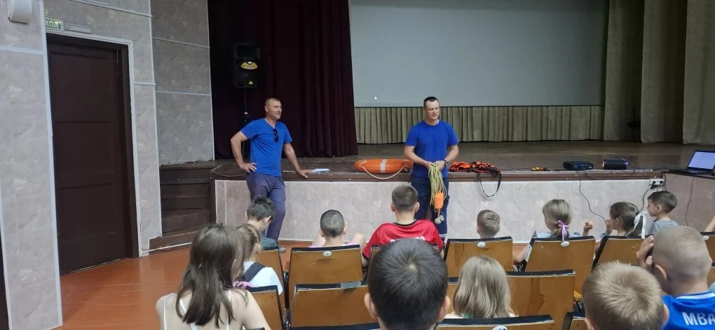 🚒 День безопасности в лагере: к нам приехали настоящие герои!