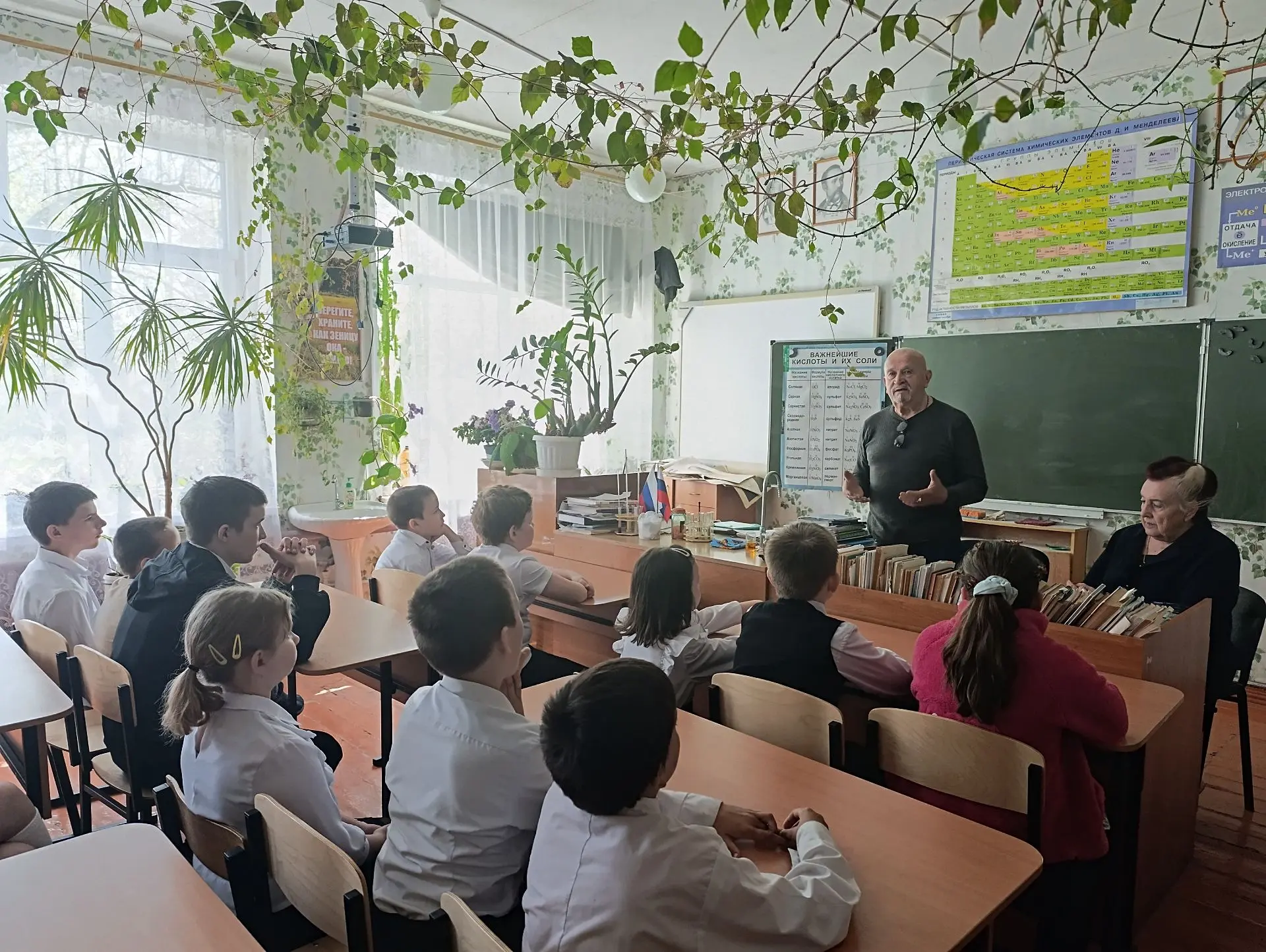 Недавно в нашей школе состоялось вдохновляющее событие – встреча с писателем-краеведом ...