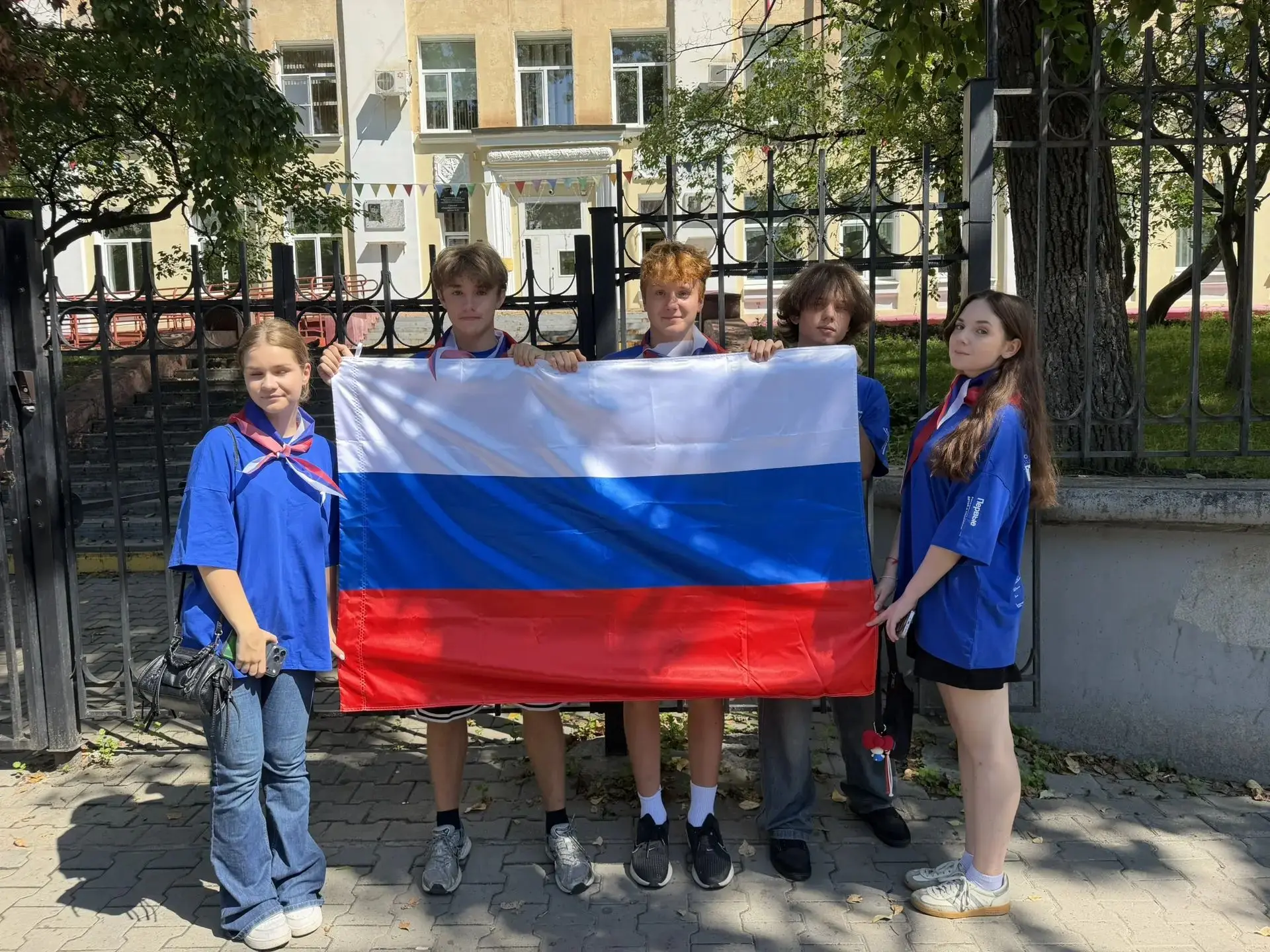🇷🇺В преддверии Дня Государственного флага России Школа присоединилась к Всероссийской...